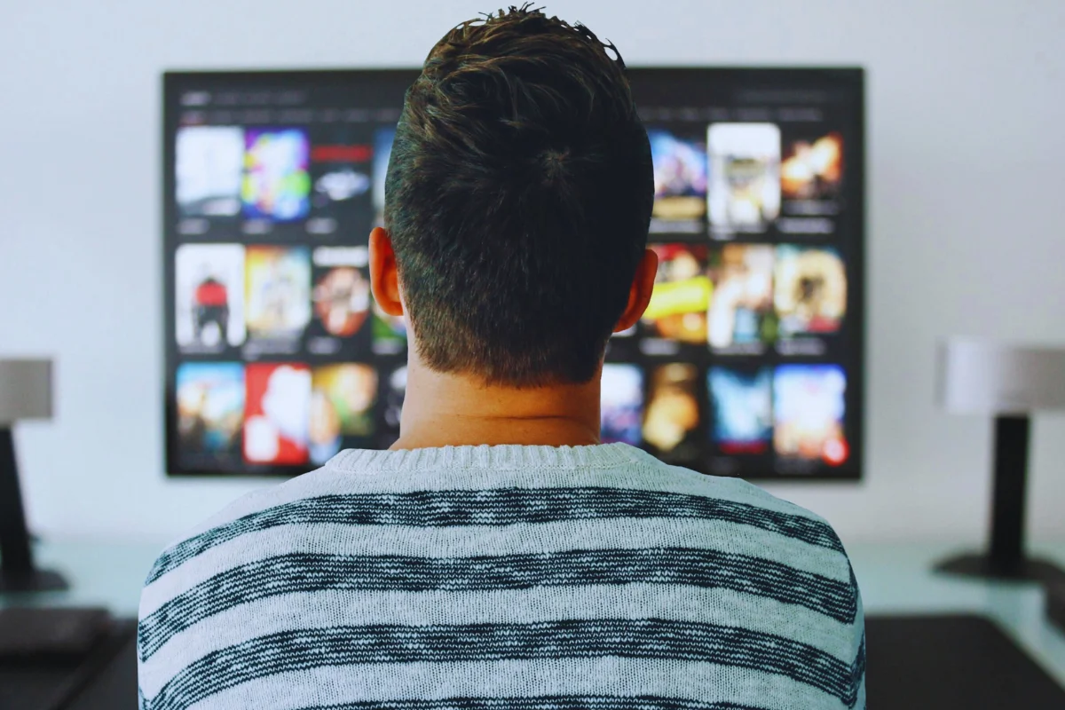 How to Connect an iPhone to Smart TV (1)